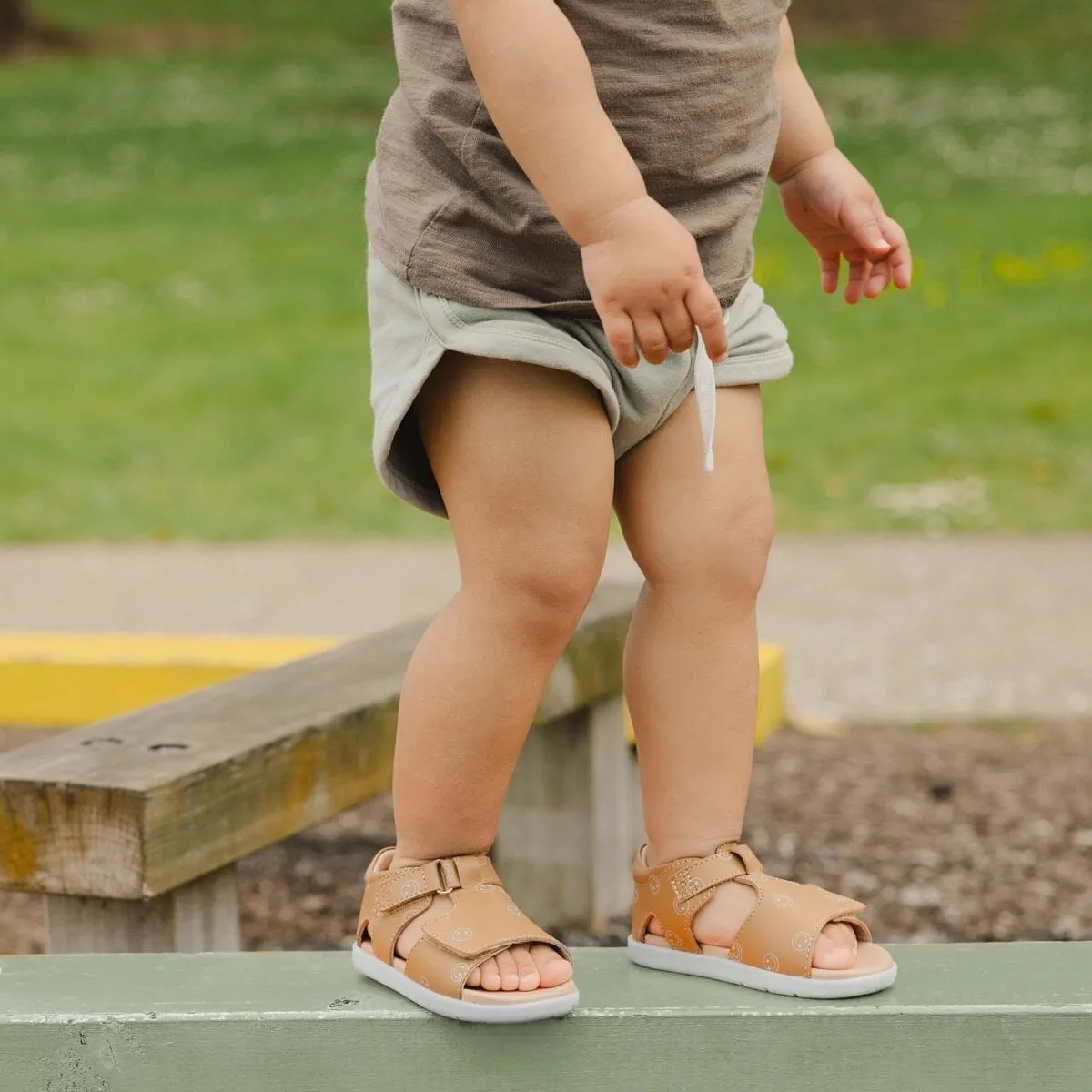 Bailey Sandal in Tan Smiley