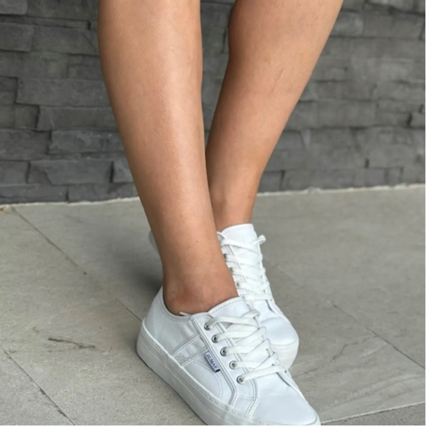 cass runners | white