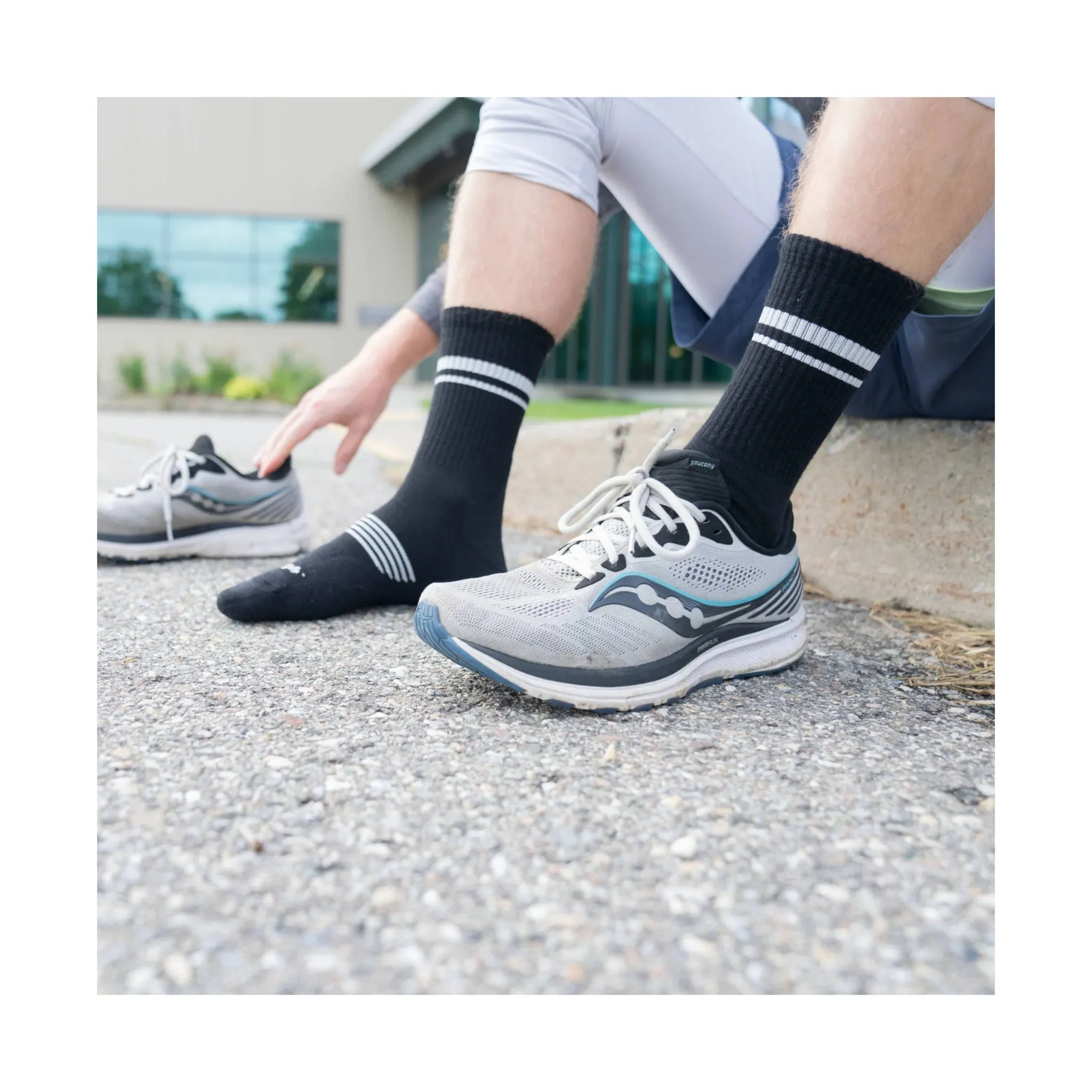 Darn Tough Vermont Men's Element Micro Crew Lightweight Running Sock - Black