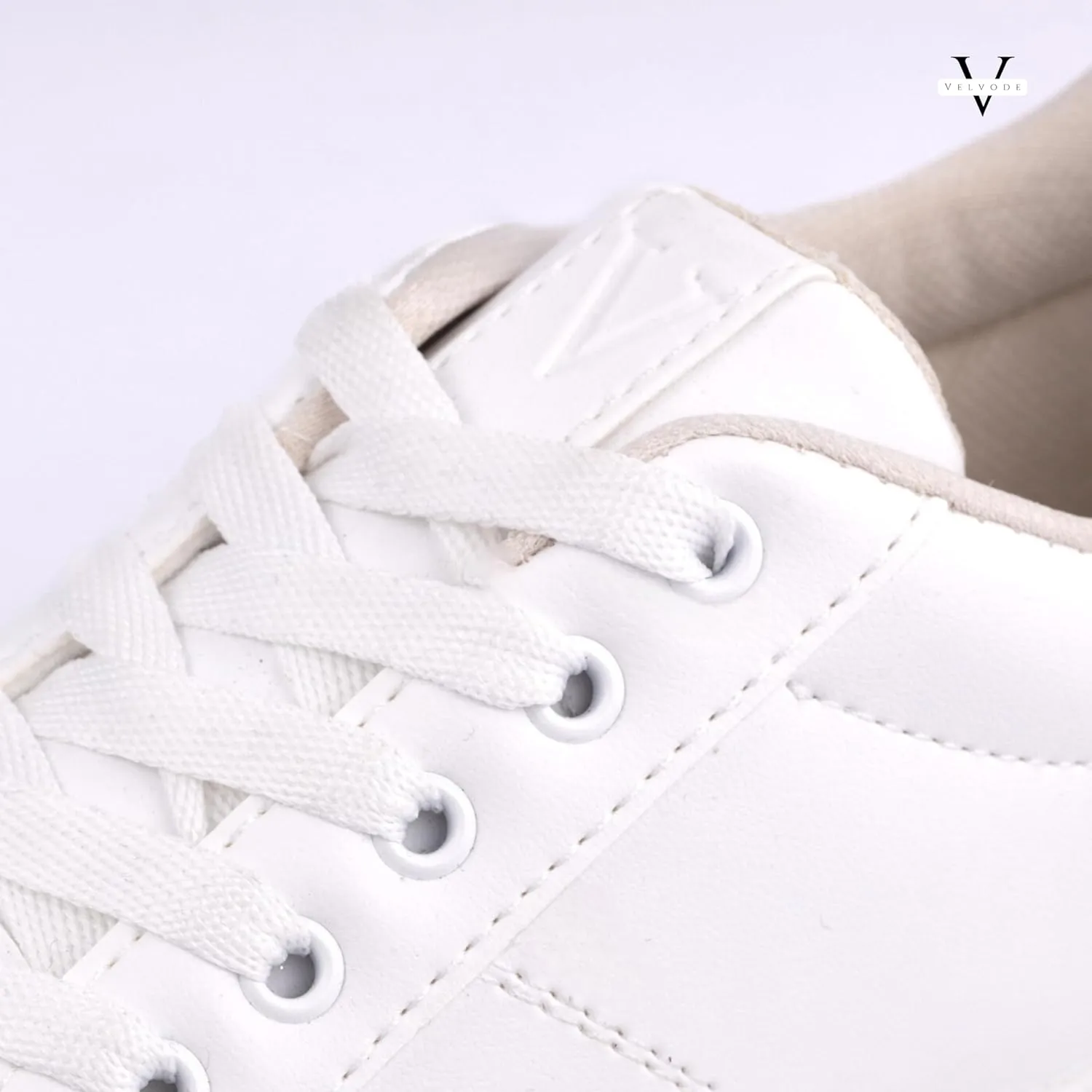Men's Fashion Everyday Sneakers with Comfortable Memory Foam Insoles - Stylish & Durable White Sneakers for Men, Ideal for Casual Wear - Men's White/Black Shoes