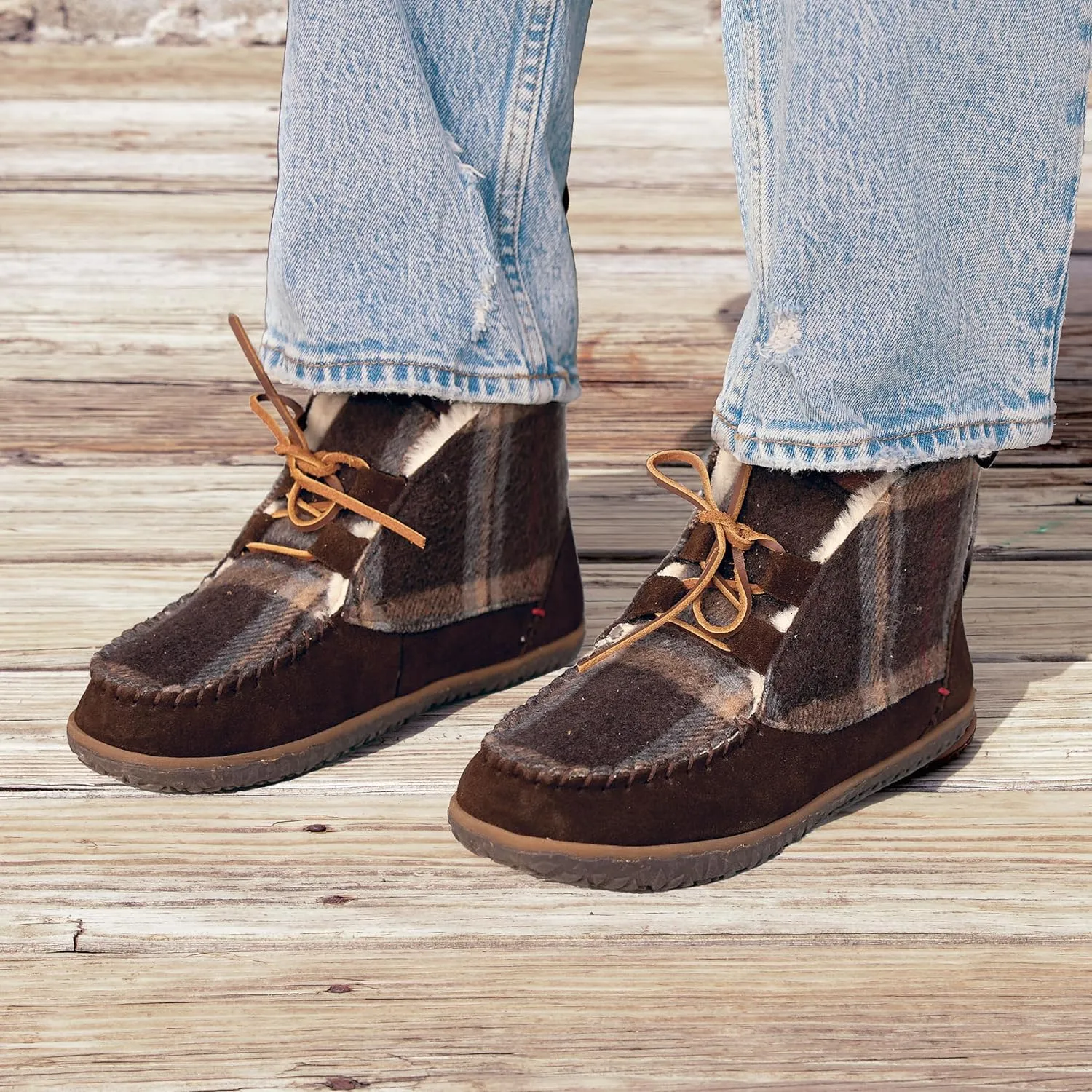 Minnetonka Womens Torrey Laceup Boot