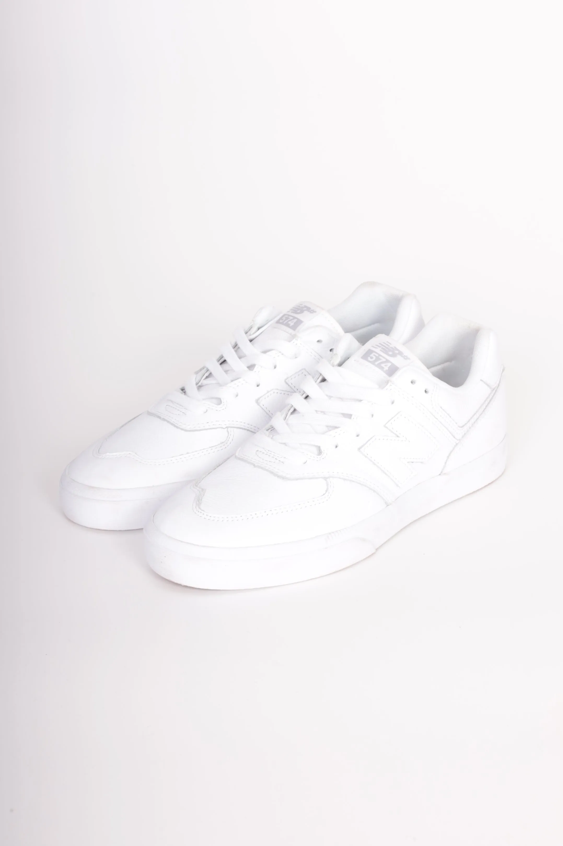 New Balance Mens White Sneakers Size US 10
