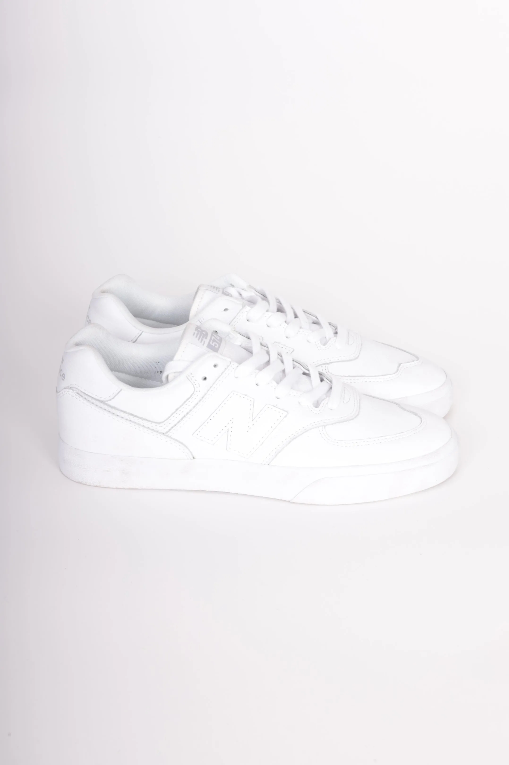 New Balance Mens White Sneakers Size US 10
