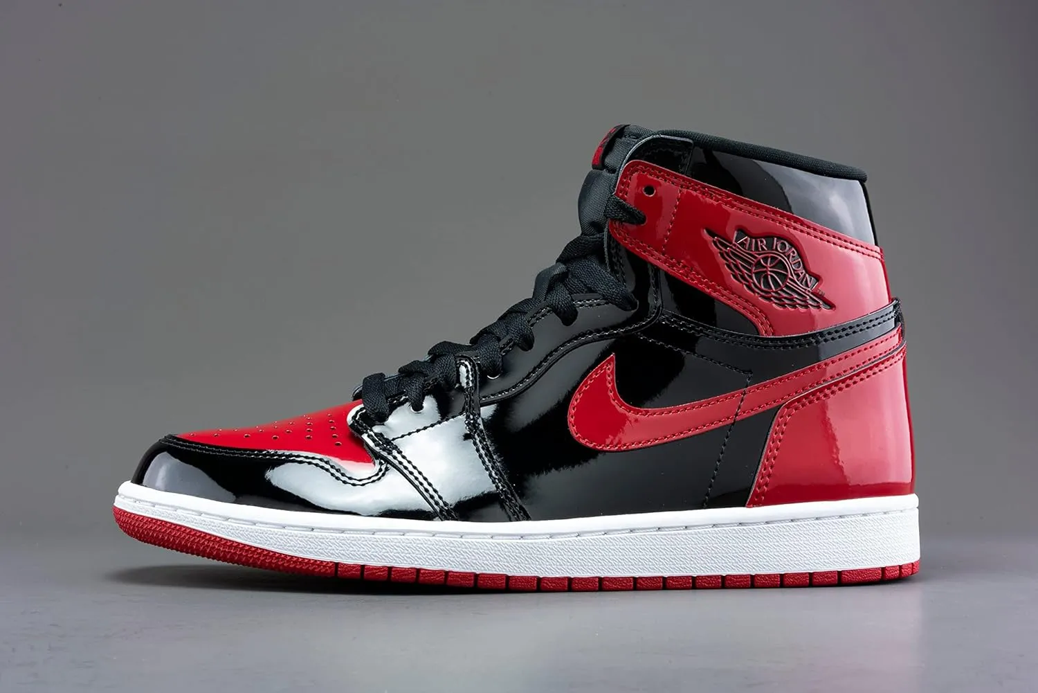 Nike Men's Air Jordan 1 Retro High Orignal Sneakers