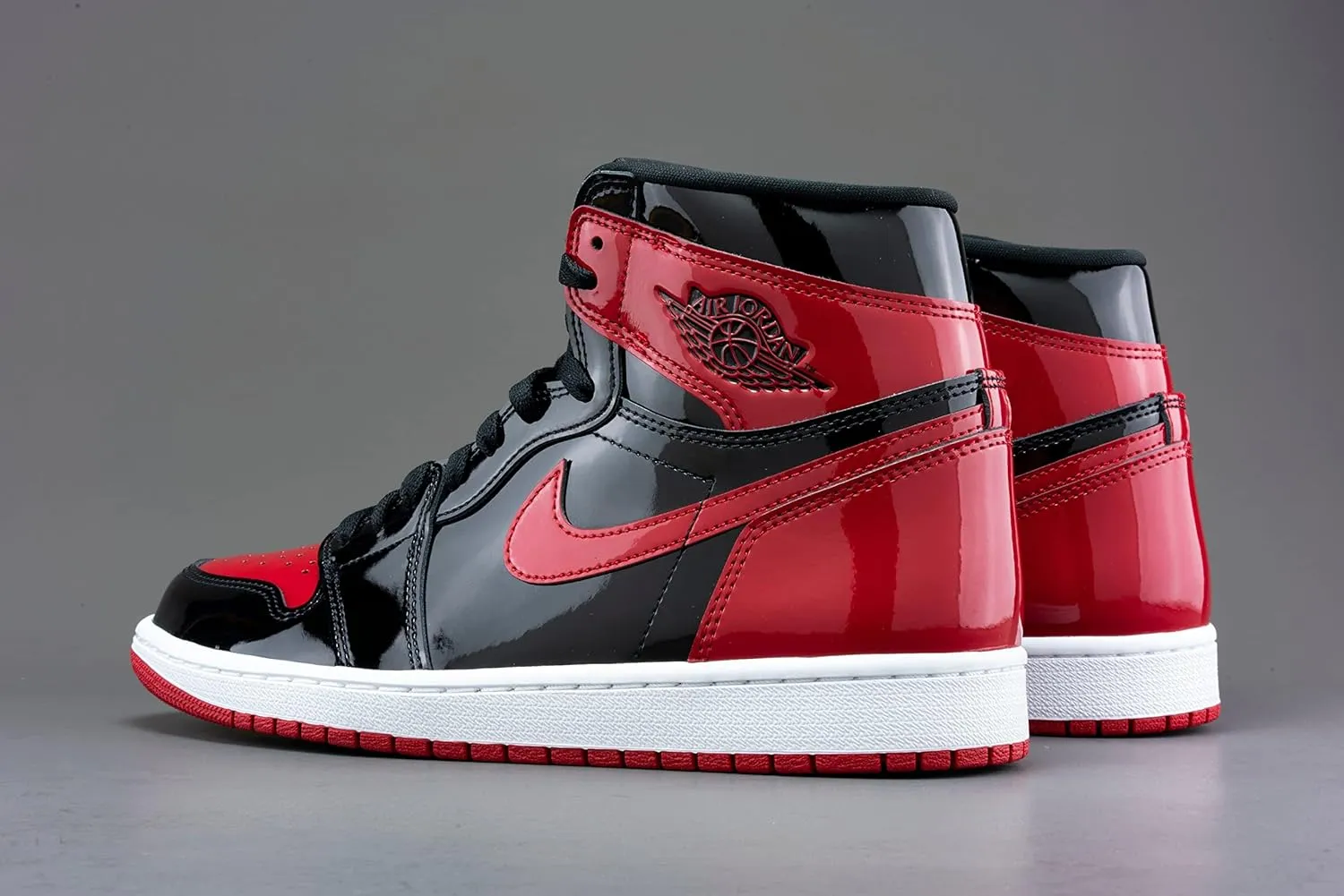 Nike Men's Air Jordan 1 Retro High Orignal Sneakers