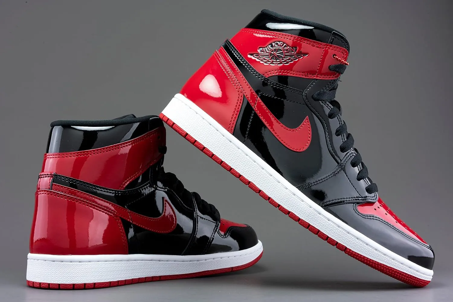 Nike Men's Air Jordan 1 Retro High Orignal Sneakers
