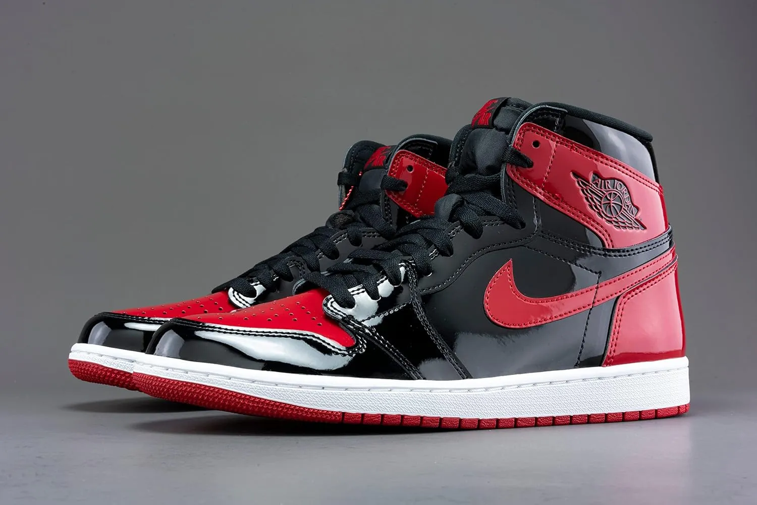 Nike Men's Air Jordan 1 Retro High Orignal Sneakers