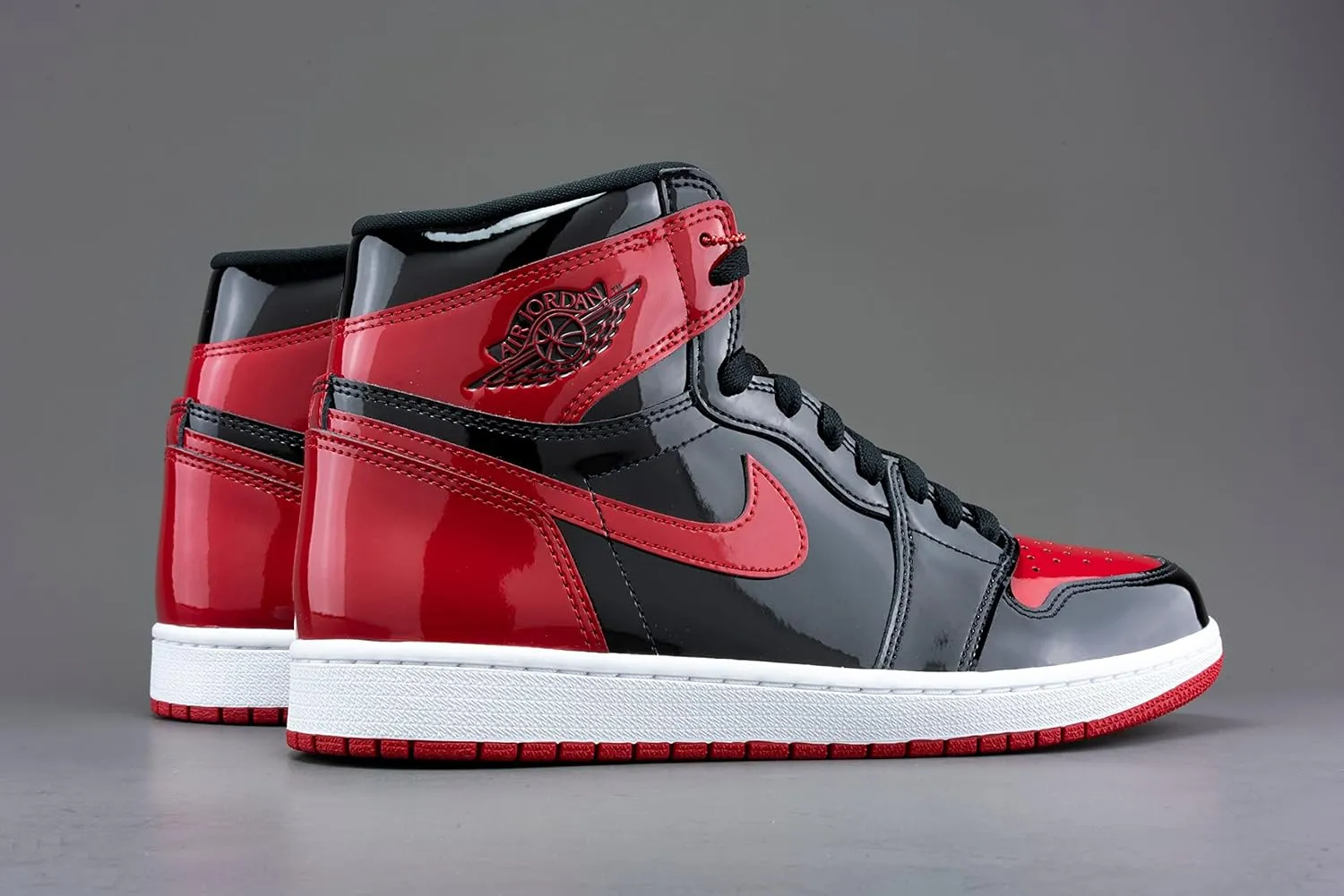Nike Men's Air Jordan 1 Retro High Orignal Sneakers