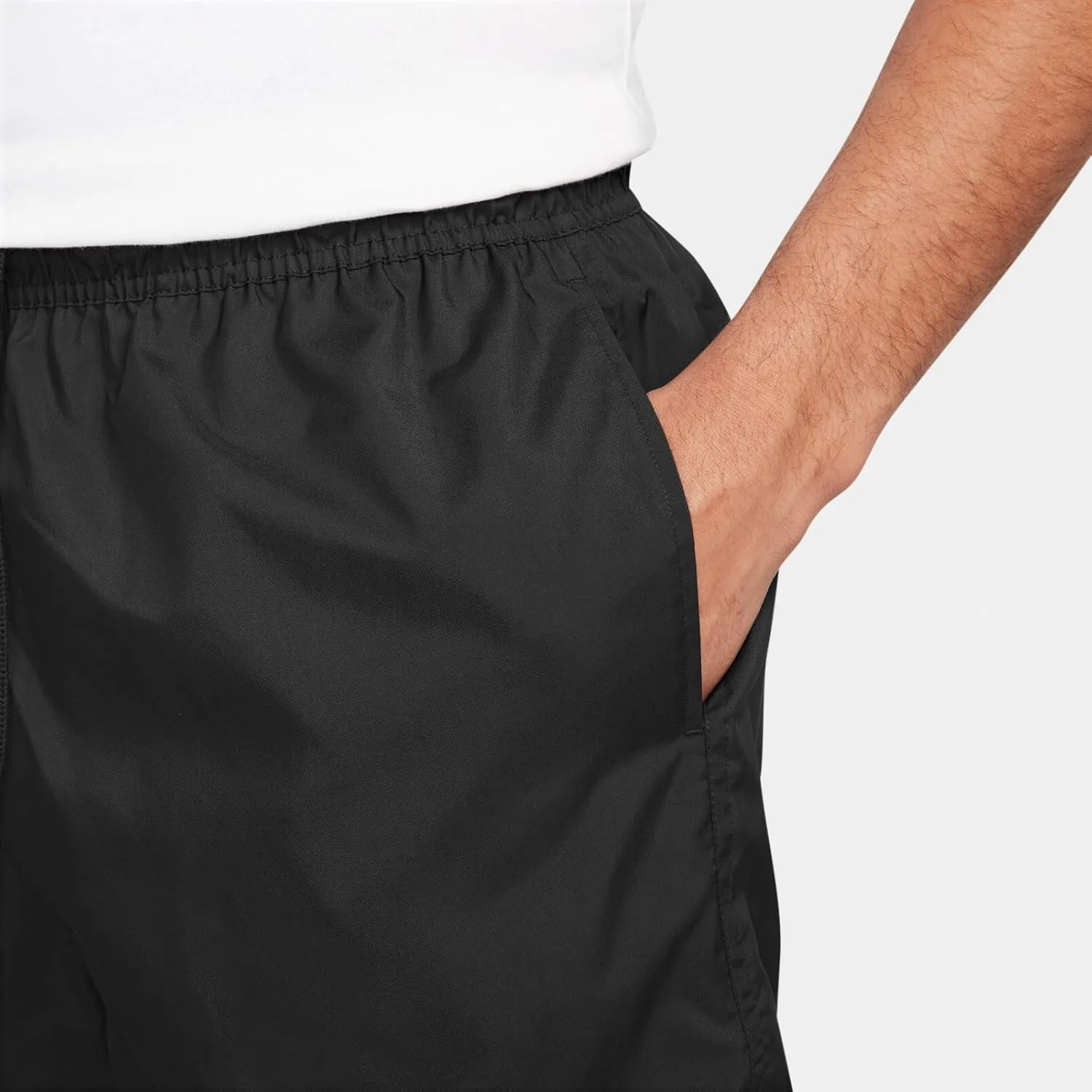 Nike Men's Club Woven Flow Shorts, Black/White