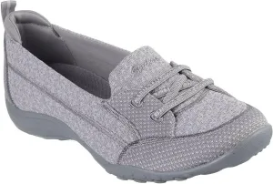 Skechers Women's Relaxed Fit Breathe-Easy Holding Line Slip-On Sneaker, Gray, 7
