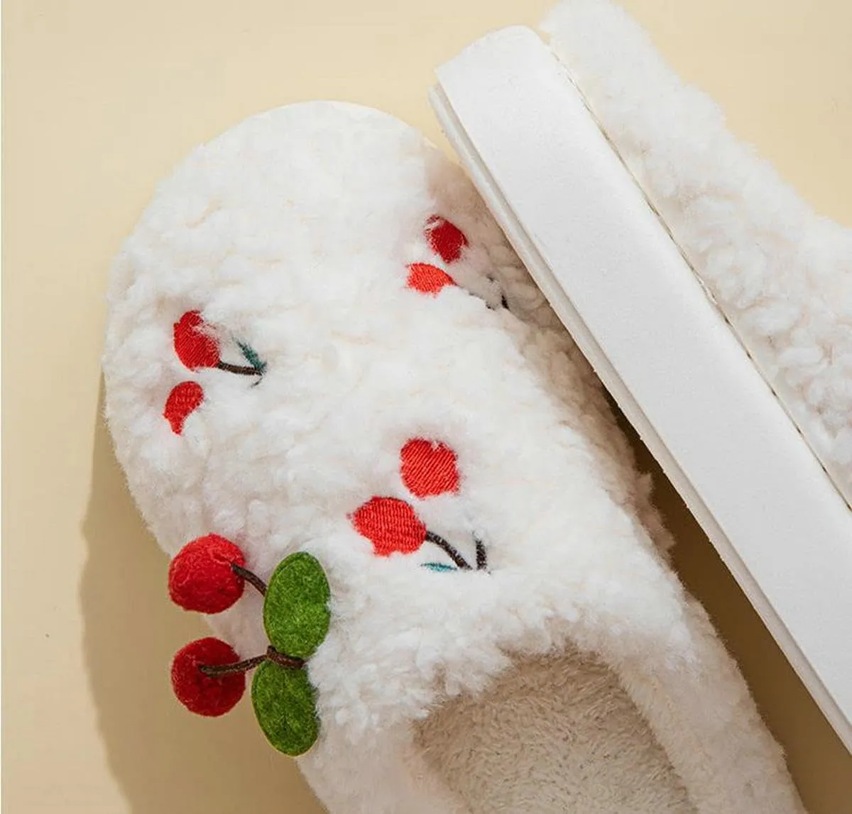 Soft and Comfortable Indoor/Outdoor Slippers for Women, Memory Foam, cherry，