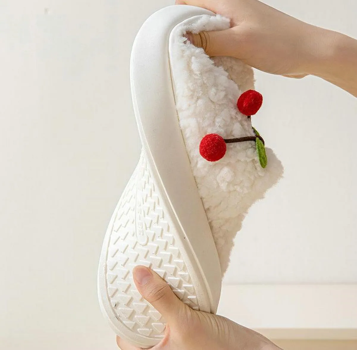 Soft and Comfortable Indoor/Outdoor Slippers for Women, Memory Foam, cherry，
