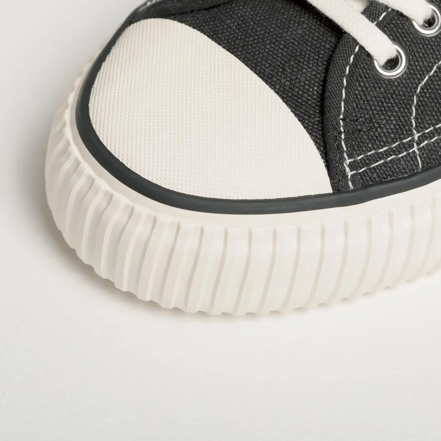 Straat | Black   White