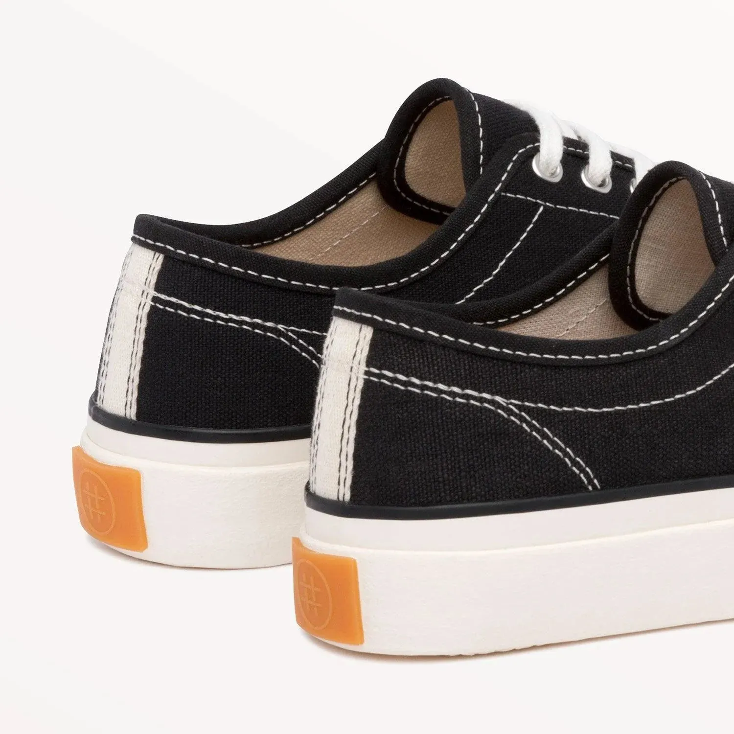 Straat | Black   White