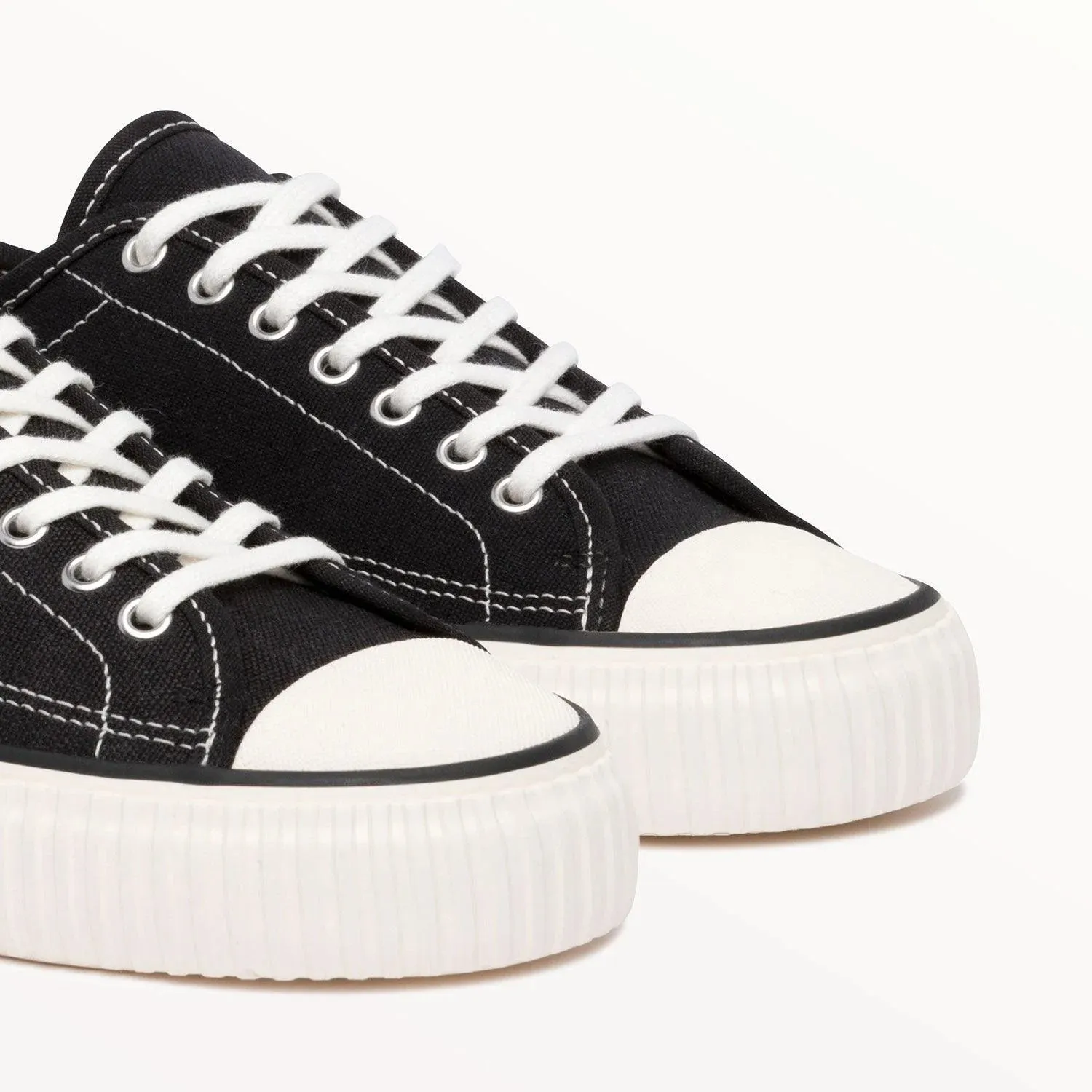 Straat | Black   White