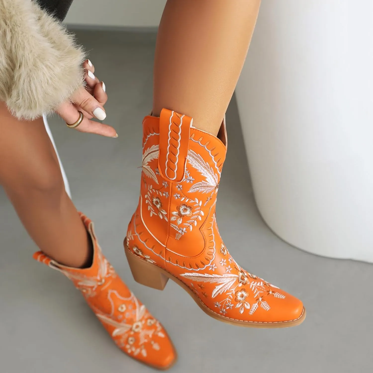 Womens Embroidered Cowgirl Boots Pull On Cowboy Boots for Women Floral Low Chunky Heel Western Boots
